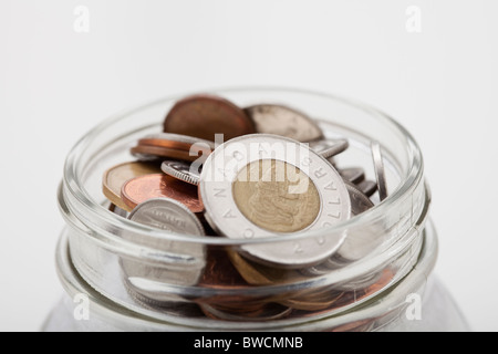 États-unis, Illinois, Metamora, Studio shot of Canadian Coins in jar Banque D'Images