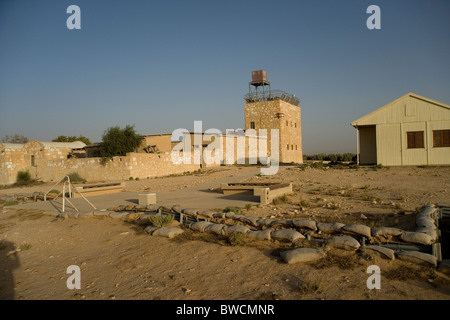 Système de tranchées de fente au kibboutz Revivim fondée en 1943 au sud de Beer-sheva dans le désert du Néguev en Israël Banque D'Images