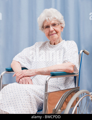 États-unis, Illinois, Metamora, Portrait of senior woman in wheelchair Banque D'Images