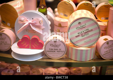 Charbonnel et Walker chocolats dans la Royal Arcade, Old Bond Street Store. Banque D'Images