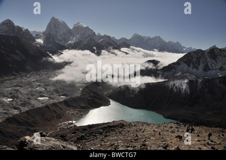 Lac Gokyo et glacier près de Everest Banque D'Images