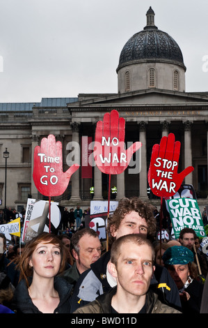 20/11/2010 Coalition contre la guerre il rassemblement à Trafalgar Square pour l'Afghanistan : le temps d'aller à la campagne Banque D'Images