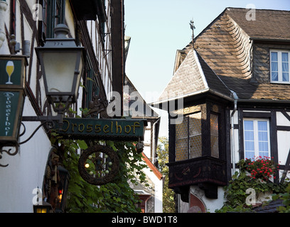 La plus ancienne taverne à vin, Drosselhof dans la Drosselgasse, Rudesheim, Allemagne Banque D'Images