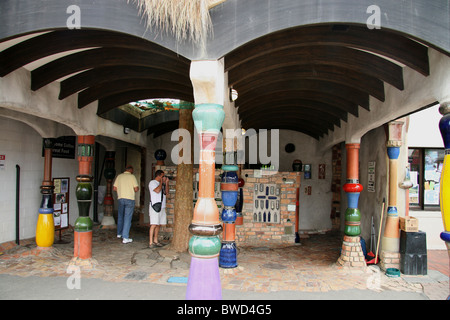 La NOUVELLE ZELANDE Kawakawa Hundertwasser's wc Mosaïque Baie des Îles Île du Nord Banque D'Images