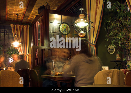 Pub confortable intérieur, Mainz, Allemagne Banque D'Images