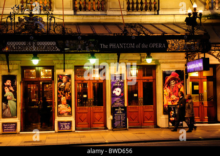 Majestys Theatre avec son fantôme de l'Opéra, les panneaux d'Haymarket, Londres, Angleterre, Royaume-Uni Banque D'Images