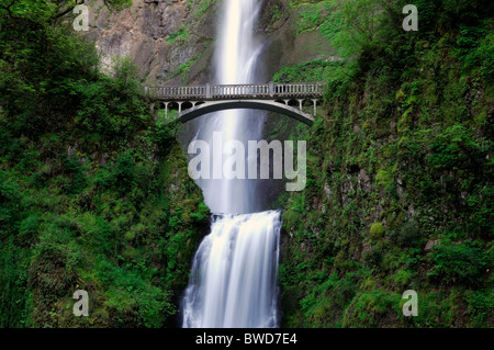 Multnomah Falls Cascade Benson pont passerelle Columbia River Gorge Historique de l'oregon Columbia River Highway Banque D'Images