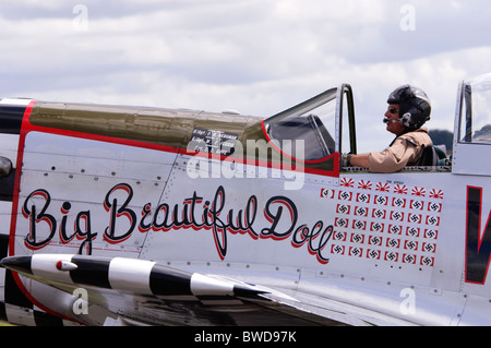 North American P-51D Mustang roulait à Duxford Flying Legends Airshow Banque D'Images
