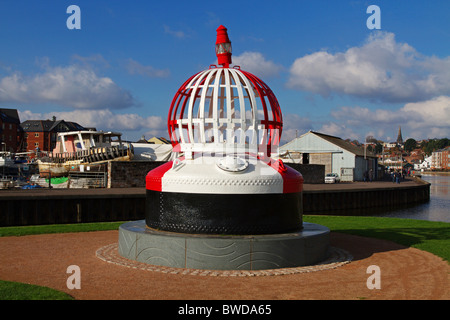 Bouée restauré sur le quai à la jonction de la rivière Exe et le canal maritime d'Exeter, Exeter, Devon, Angleterre Banque D'Images