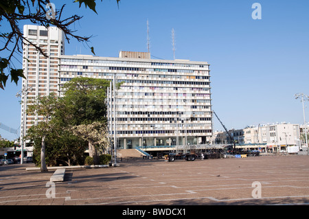 Israël, Tel Aviv City Hall, Yitzhak Rabin square au premier plan. Banque D'Images