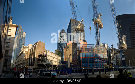 Panorama de Bishopsgate et le nouveau bâtiment Pinnacle en construction dans la ville de London, UK Banque D'Images