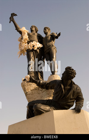 Statue de la Place des Martyrs tout enguirlandés en préparation pour une soirée fashion show, centre-ville, Beyrouth, Liban. Banque D'Images