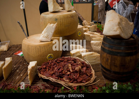 Paris, France, Close up, cuisine Food Festival, spécialités italiennes au fromage, 'papilles en Fête, détail, Display Cheese, fromagerie Paris Banque D'Images