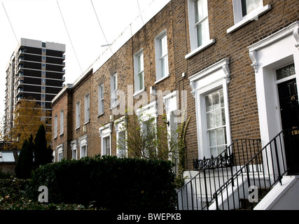 Cher logements privés et logements sociaux côte à côte dans Islington, Londres Banque D'Images