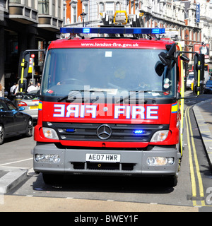 Close up avant de uk fire engine sur 999 SOS Appel d'urgence en Angleterre London West End Banque D'Images