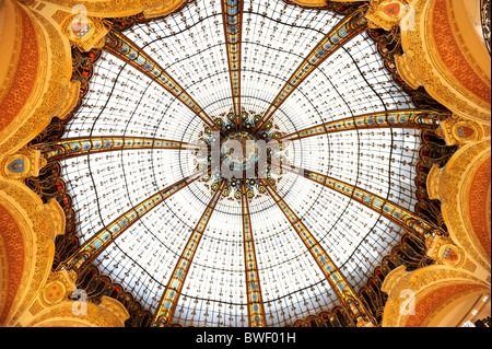 Le beau toit en dôme de Galeries Lafayette, Paris, France Banque D'Images