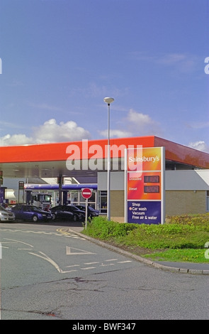 Sainsburys (supermarché), station essence feuillus Lane, Brierley Hill, West Midlands, Royaume-Uni Banque D'Images