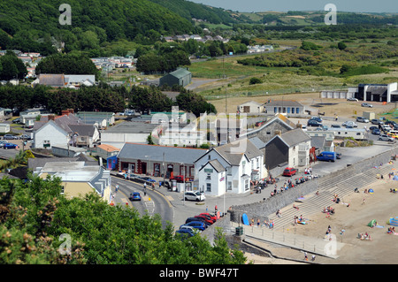 Une vue de Pendine Sands dans le sud du pays de Galles prise d'en haut sur le sentier côtier. Banque D'Images