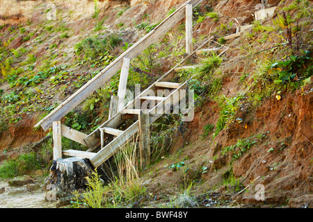 L'ancien escalier en bois à descendre la falaise Banque D'Images