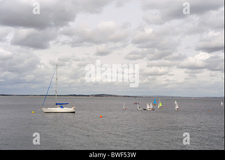 Bateaux à voile à Howth, mer d'Irlande,Co. Dublin, Irlande Banque D'Images