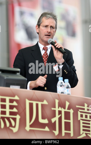 Commissaire-priseur lors d'une vente aux enchères, Hong Kong, Chine Banque D'Images