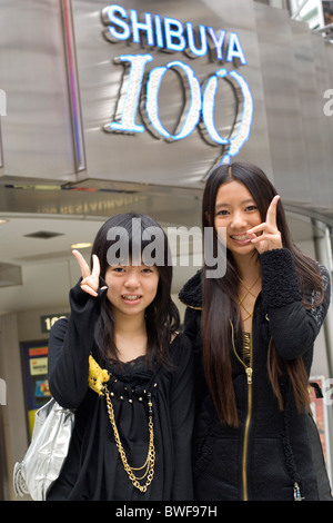 Deux jeunes femmes japonaises, Tokyo, Japon Banque D'Images