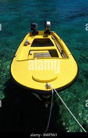 La location petit bateau jaune, Silba, Allemagne Banque D'Images