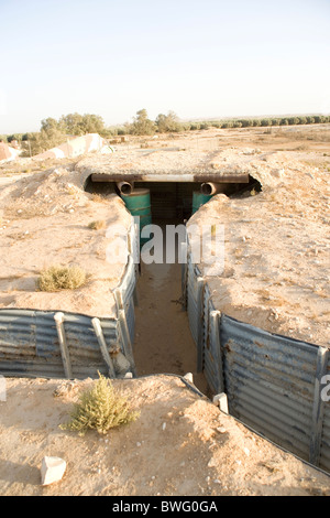 Système de tranchées de fente au kibboutz Revivim fondée en 1943 au sud de Beer-sheva dans le désert du Néguev en Israël Banque D'Images