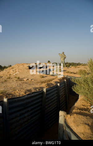 Système de tranchées de fente au kibboutz Revivim fondée en 1943 au sud de Beer-sheva dans le désert du Néguev en Israël Banque D'Images