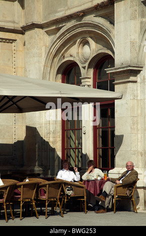 Les gens de boire du café Opera House Cafe, Vienne Banque D'Images