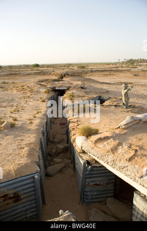 Système de tranchées de fente au kibboutz Revivim fondée en 1943 au sud de Beer-sheva dans le désert du Néguev en Israël Banque D'Images