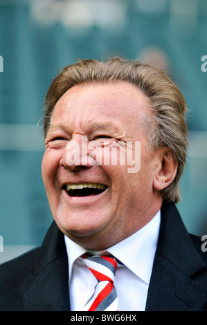 Moenchengladbach, Allemagne 20.11.2010, football: Saison Bundesliga 2010/11 match day 13, Borussia Moenchengladbach (vert) vs Mayence (blanc) 05 2:3 -- portrait de Harald STRUTZ, président du club allemand de Bundesliga Mainz 05 Banque D'Images