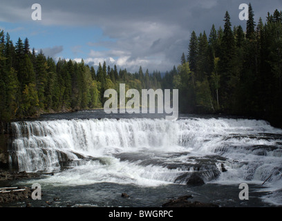 La Dawson Falls sur la rivière Murtle dans le parc provincial Wells Gray en Colombie-Britannique, Canada. Banque D'Images