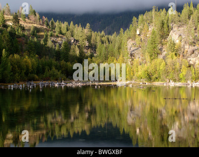 Lakit Lake dans la région de Kootenay est l'aire de répartition en Colombie-Britannique, Canada Banque D'Images