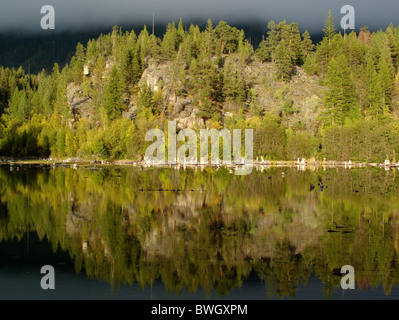 Lakit Lake dans la région de Kootenay est l'aire de répartition en Colombie-Britannique, Canada Banque D'Images