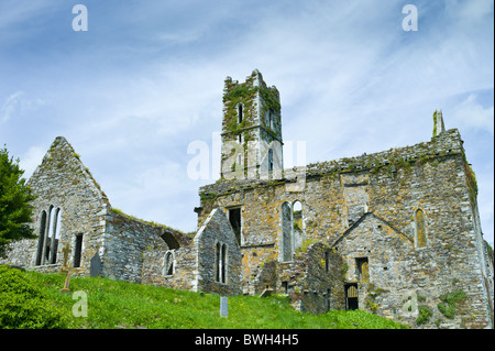 Ruines d'un couvent franciscain construit 13ème et 17ème siècle, Tour du lac, dans le comté de Cork, Irlande Banque D'Images