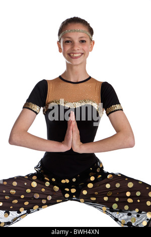 Portrait de belle jeune fille en costume de danse Bollywood moderne Banque D'Images