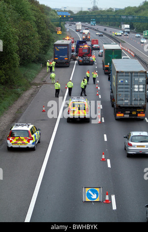 Autoroute accident sur la bande d'arrêt d'urgence Banque D'Images