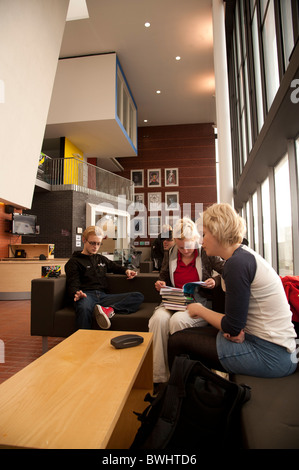 Les étudiants de premier cycle au département d'études théâtrales de l'Université d'Aberystwyth, Pays de Galles, Royaume-Uni Banque D'Images