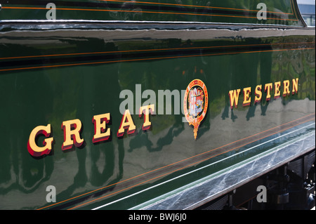 L'eau et de l'offre de charbon Ville de Truro 3717 GWR 3700 3440 classe la première machine à vapeur d'atteindre une vitesse de plus de 100mph en 1904 Banque D'Images