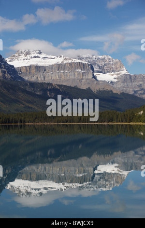 Le Lac de la sauvagine dans le parc national Jasper, dans les Rocheuses canadiennes en Alberta Banque D'Images