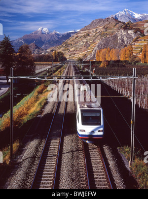 Chemin de fer train Cisalpino Valais section tunnel du Simplon ligne trafic automne transit près de Sion Switze Banque D'Images