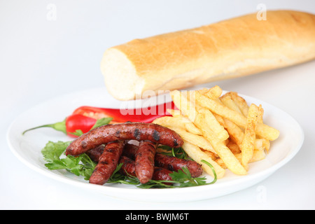 Merguez grillé avec frites Banque D'Images