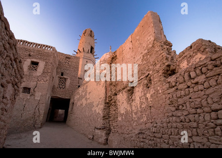 La cité médiévale et pouf ville de Al Qasr, Dakhla Oasis, Egypte Banque D'Images