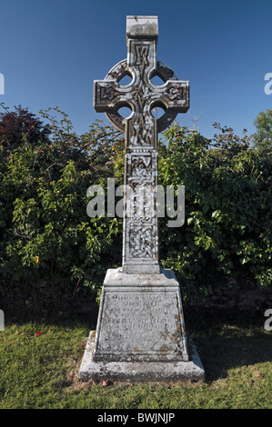 Une croix dans le memorial Kil Clispeen, cimetière de l'emplacement de l'Ahenny croix hautes, Ahenny, Co Tipperary, Irlande. Banque D'Images