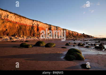 Les falaises multicolores et plage de Hunstanton, West Norfolk. Banque D'Images