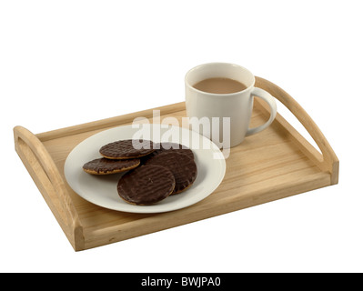 Un plateau avec tasse de thé et une assiette de biscuits Banque D'Images