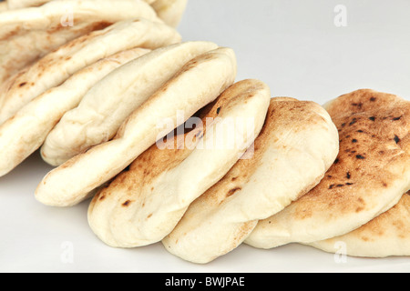 Du pain pita à la main Banque D'Images