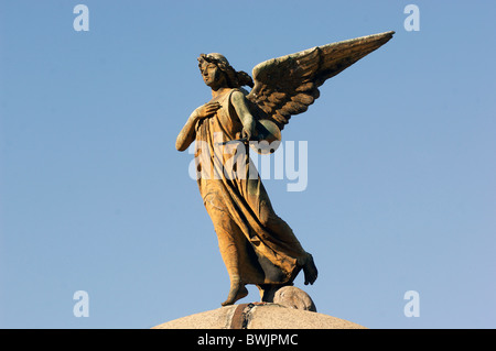 Sculpture statue Ange figure le ciel ciel cimetière Cementerio de la Recoleta Recoleta Buenos Aires Argentine Banque D'Images