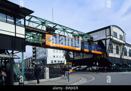 L'Europe, l'Allemagne, en Rhénanie du Nord-Westphalie, la gare de câble Oberbarmen, [nom complet est Eugen Langen Suspension Monorail Ra Banque D'Images